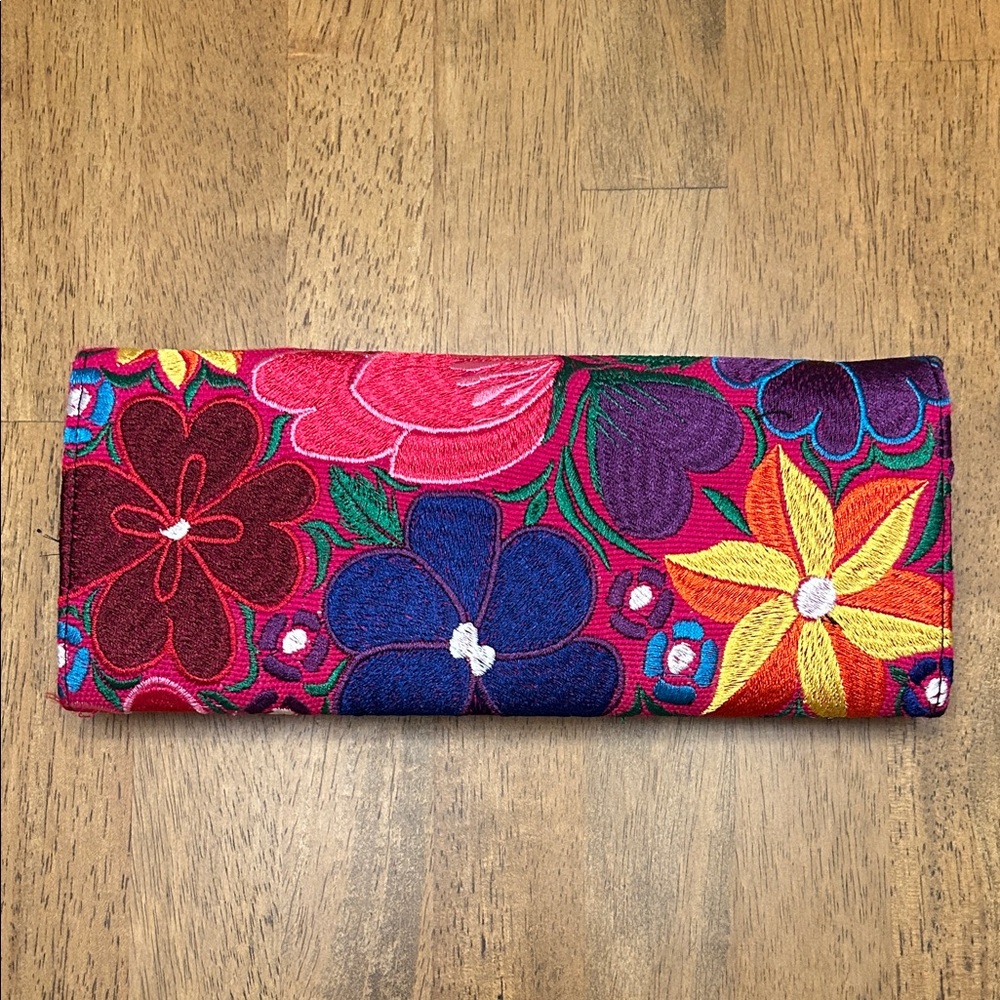 Handmade Floral Embroidered Clutch - Picture 2 of 3